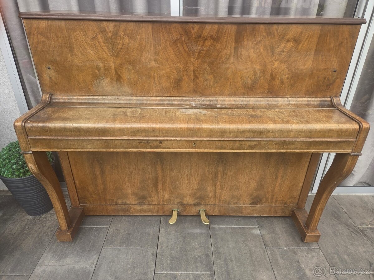 Piano Petrof - 2