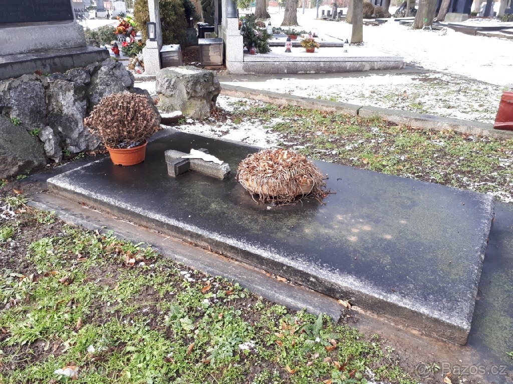 rodinná hrobka - 2