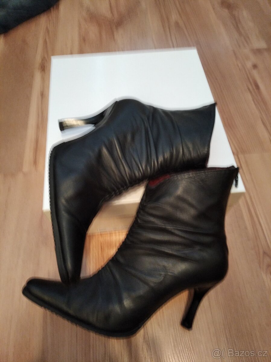 Dámské ITALSKÉ kotníčkové vel 39 černé - 2