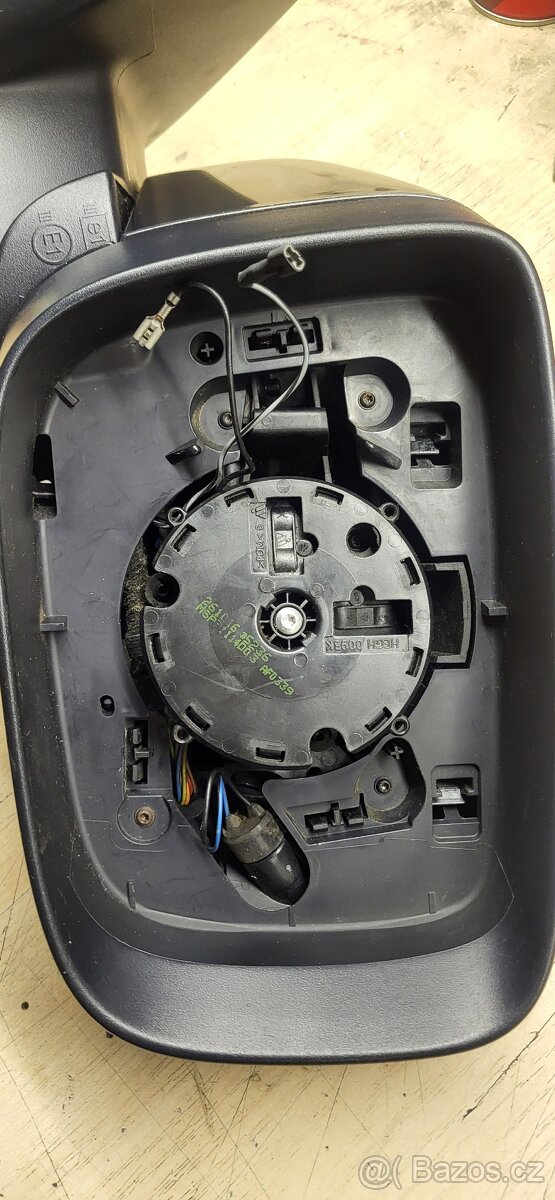 Prodám na Volvo XC 60 od RV 2009 pravé zrcátko - 2