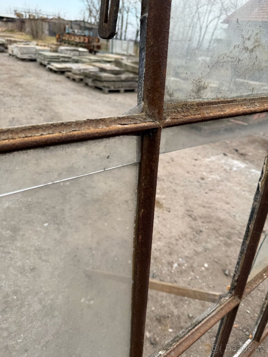 Tovární okno 52 - 2