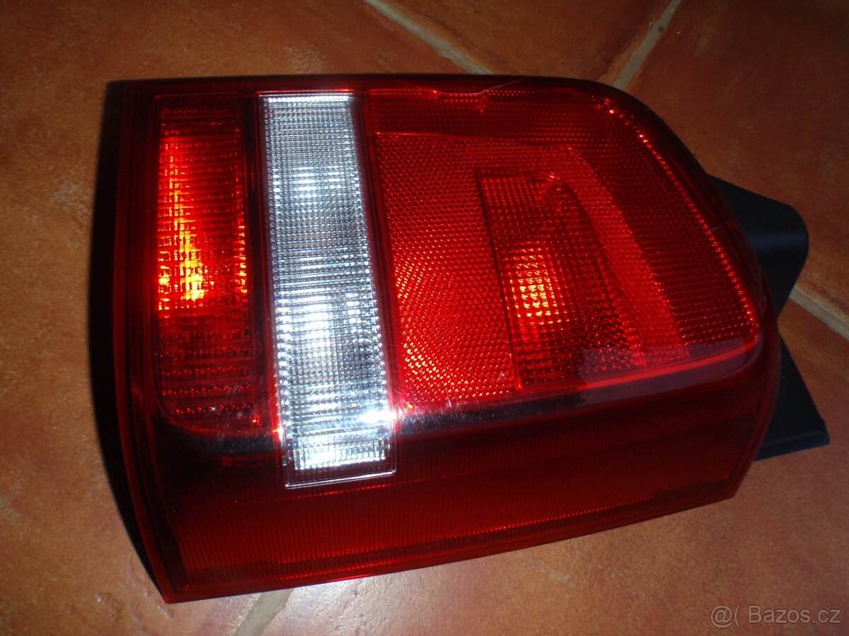 Pravé zadní světlo Hella na VW T5 Caravelle, Multivan - 2