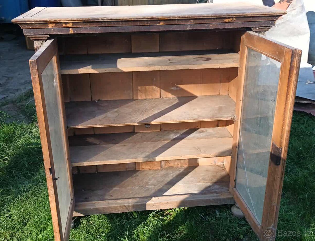 Starožitná skříňka - 2