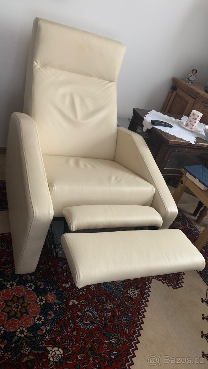Polohovací kožené křeslo - 2