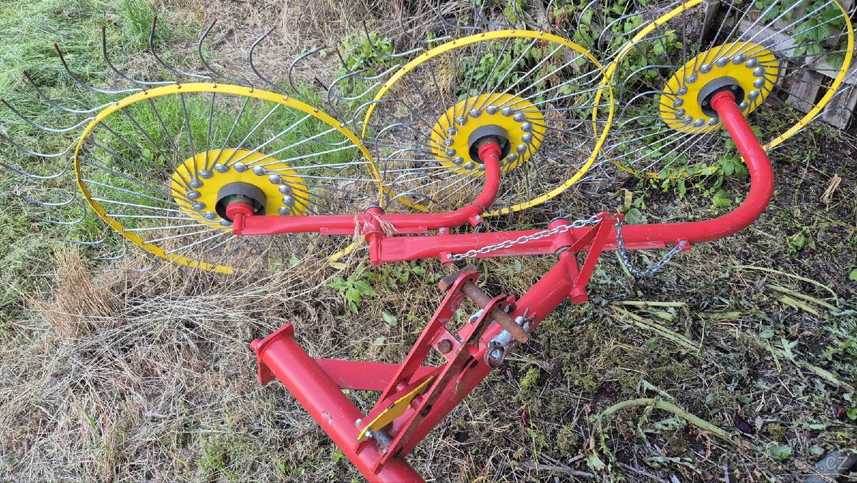 Obraceč/shrnovač sena - 2