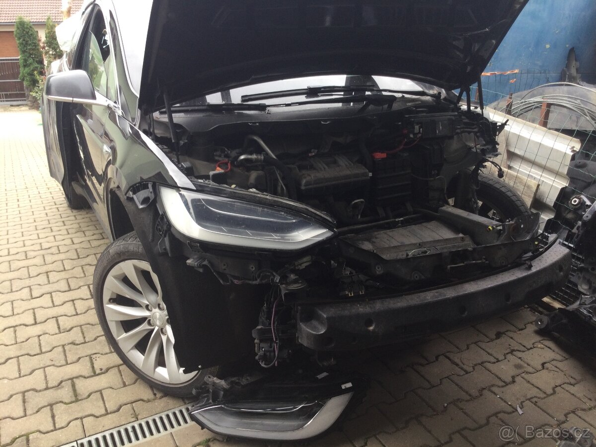 TESLA MODEL X všechny díly - 2