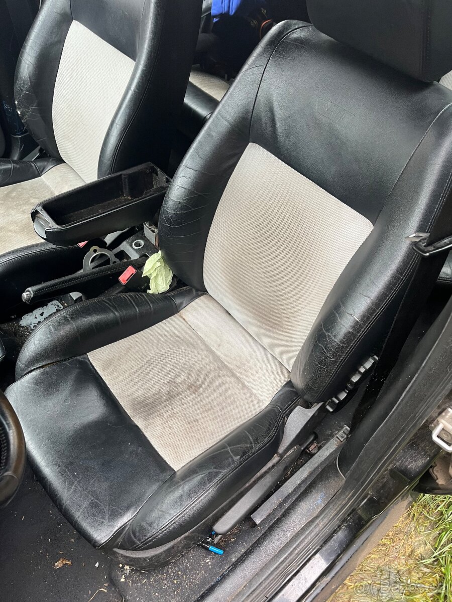 Octavia 1 rs Sedačky,volant a stropnice - 2