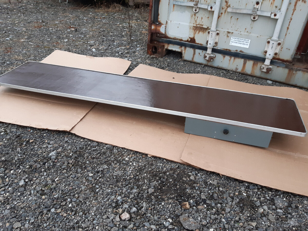 Závěsné poličky z nástaveb voj. vozidel ZIL-131 - 2