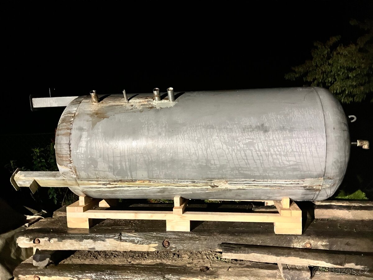 Nerezová akumulační nádrž 2000l - 2