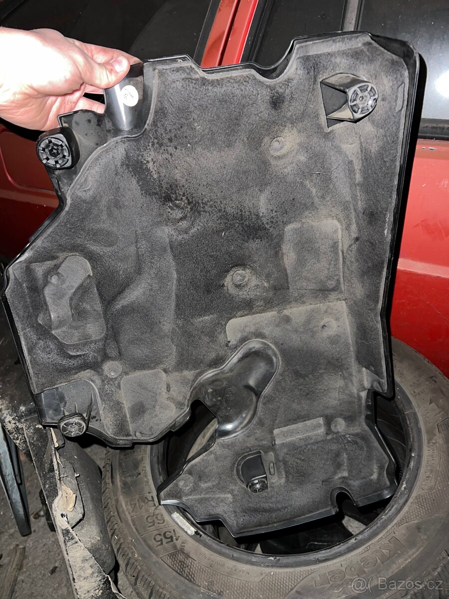 Mercedes sprinter kryt motoru W906 - 2