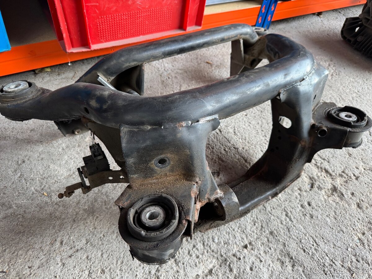 BMW E46 M3 zadni napravnice / klec - 2