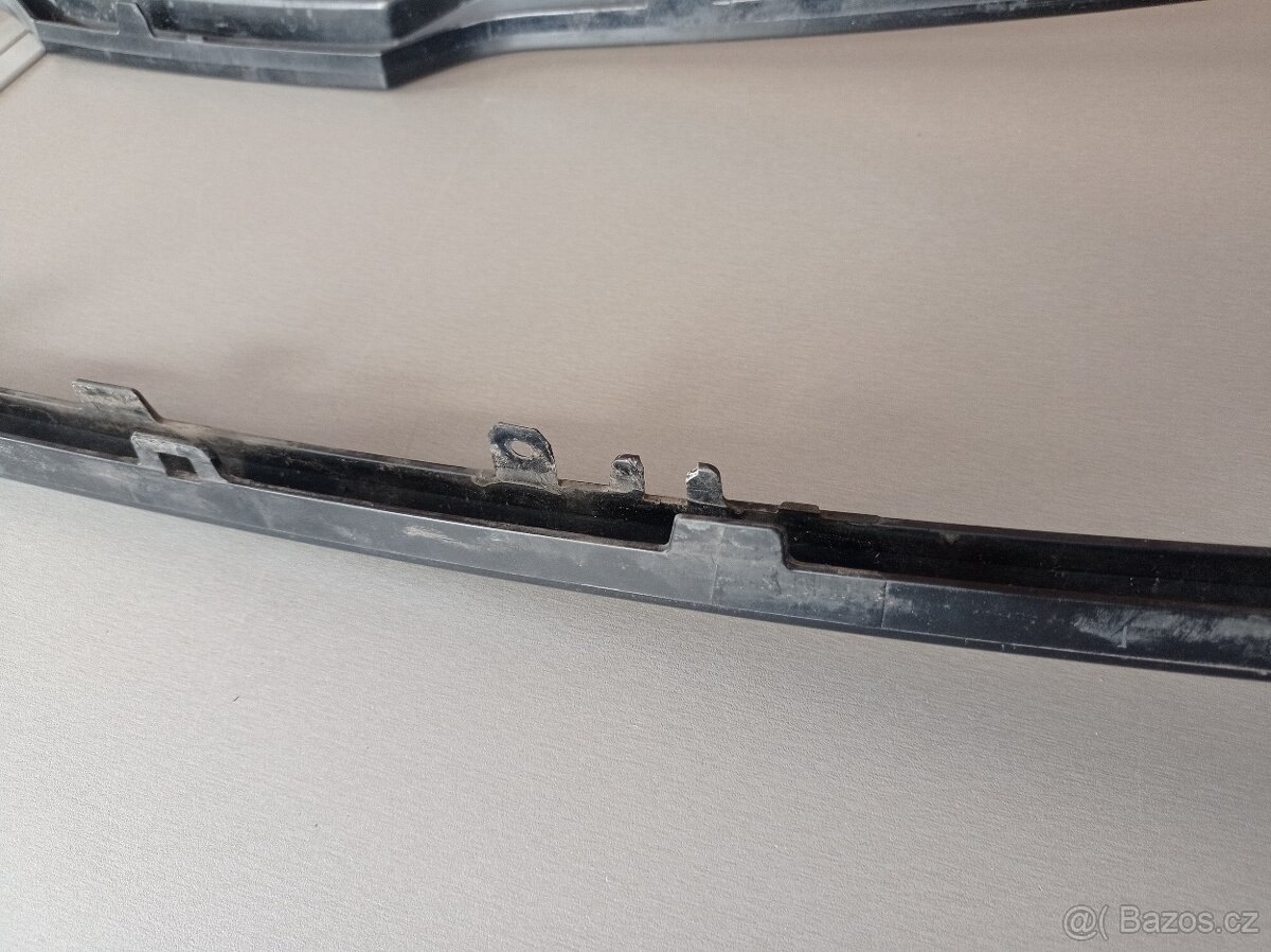 Škoda Karoq rámeček masky - 2