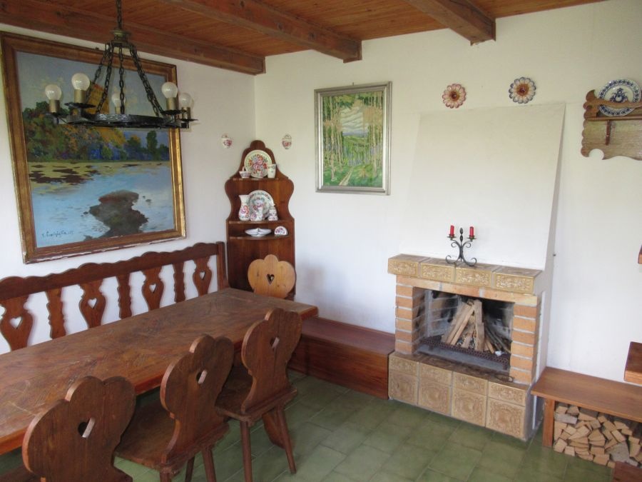 STAROŽITNÉ POSEZENÍ Z MASIVU - 2