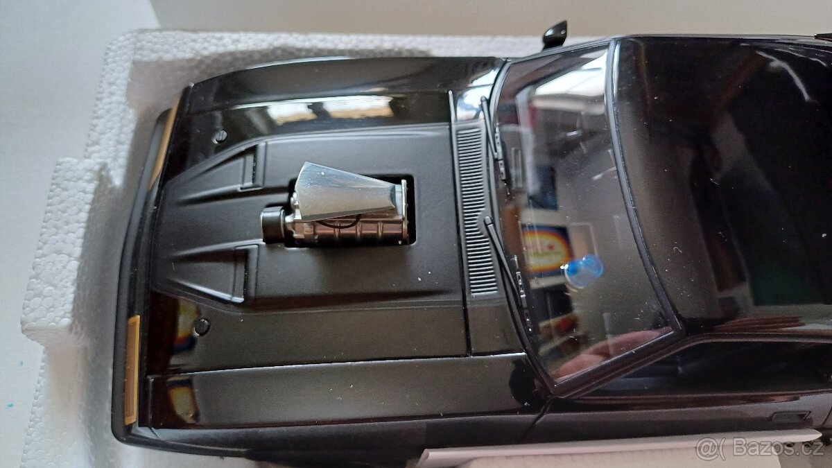 AutoArt 1/18 Ford XB Falcon Tuned version black interceptor - 2