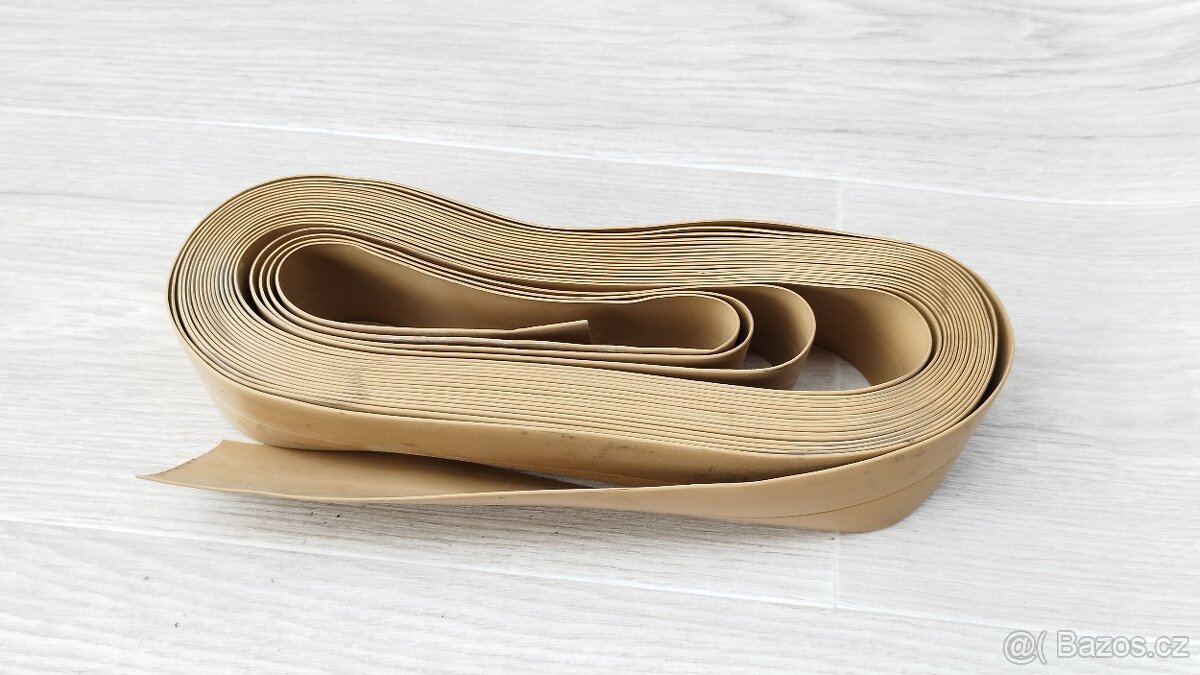 PVC lišta soklová - světle hnědá - 2