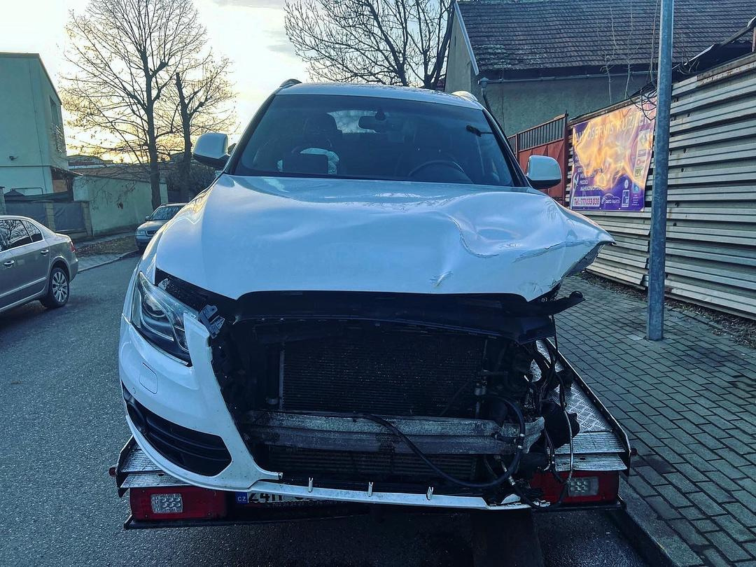 Veškeré náhradní díly Audi Q5 8R 2012 CGLB NHD LAW LLU LY9C - 2