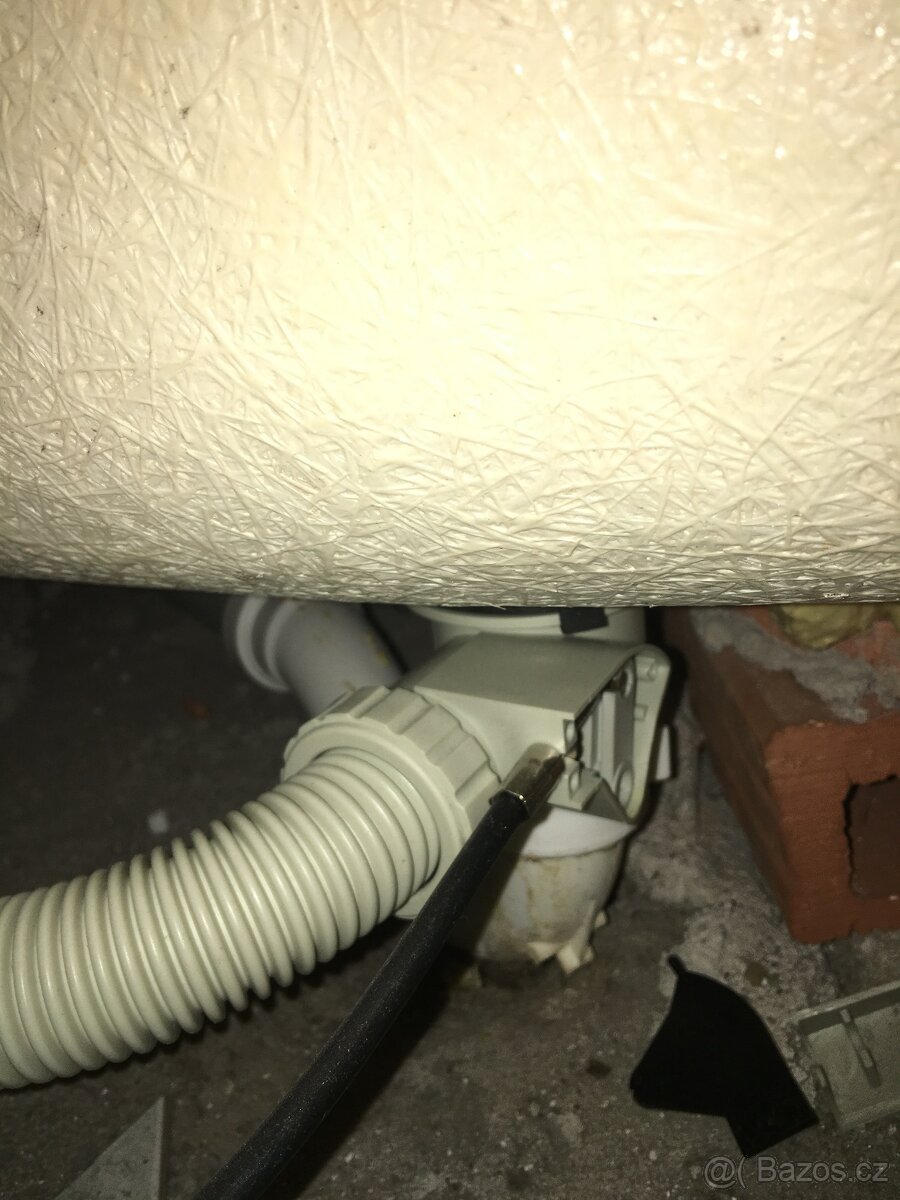 rohová vana KRÉTA 140x140x42 cm / objem: 190 l - 2