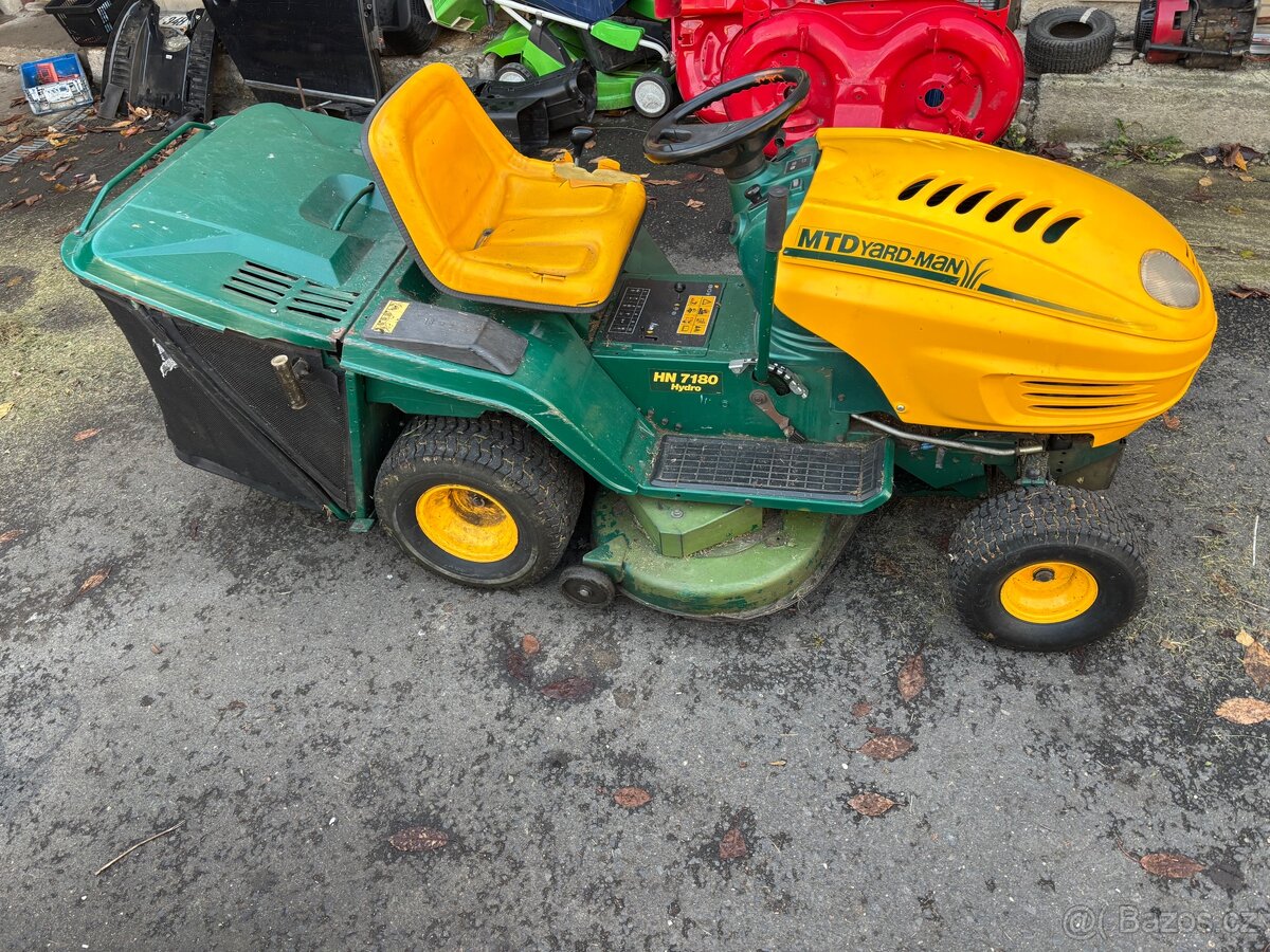 Zahradní traktor MTD - 2