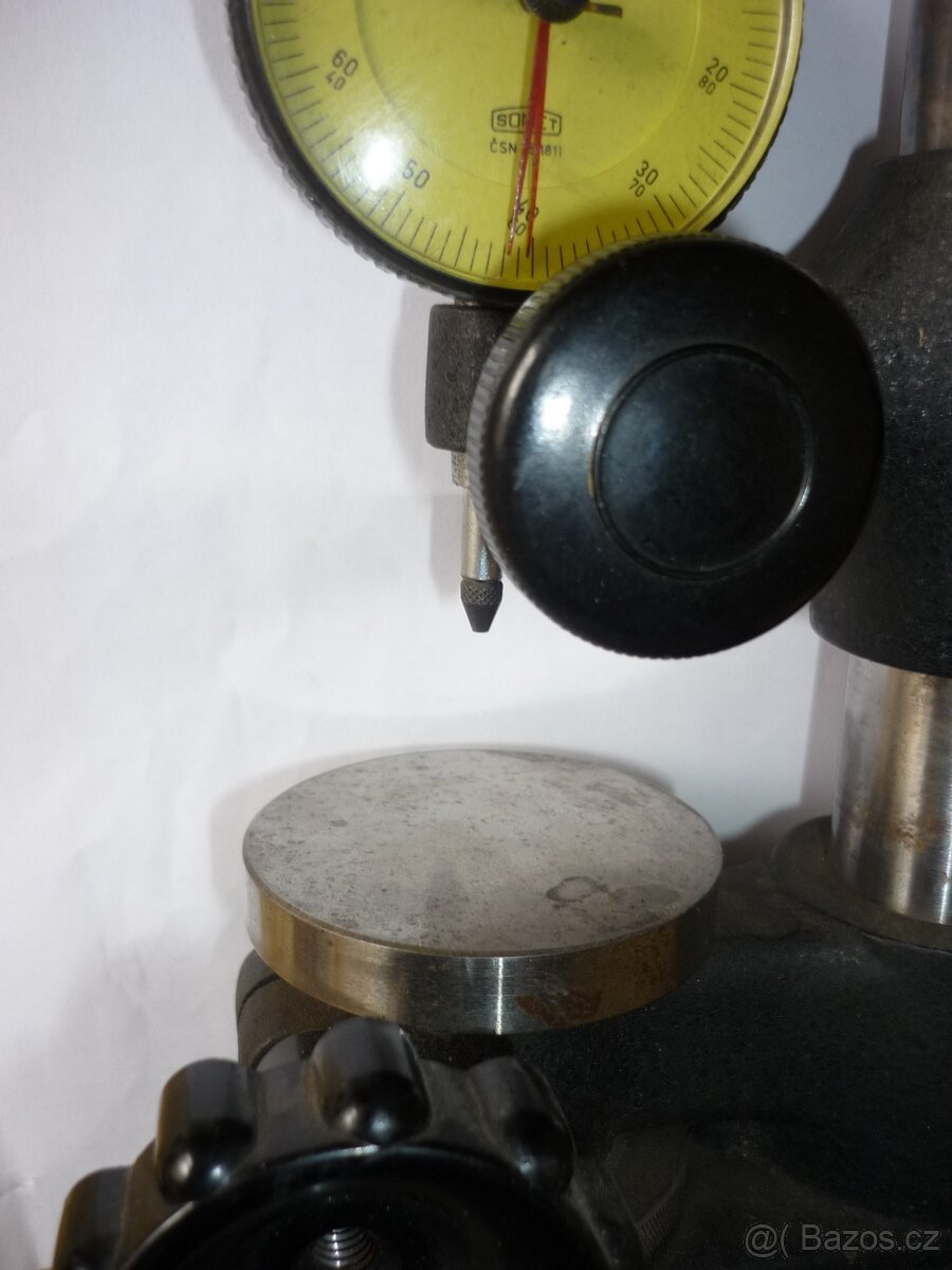 stojánek Kinex i s hodinkami - 2