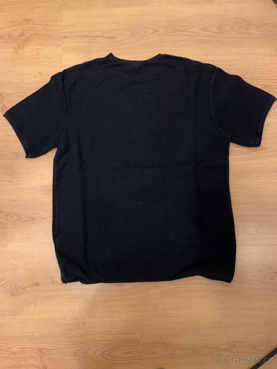 PRODÁM MÓDNÍ TRIČKO - ČERNÁ - 2