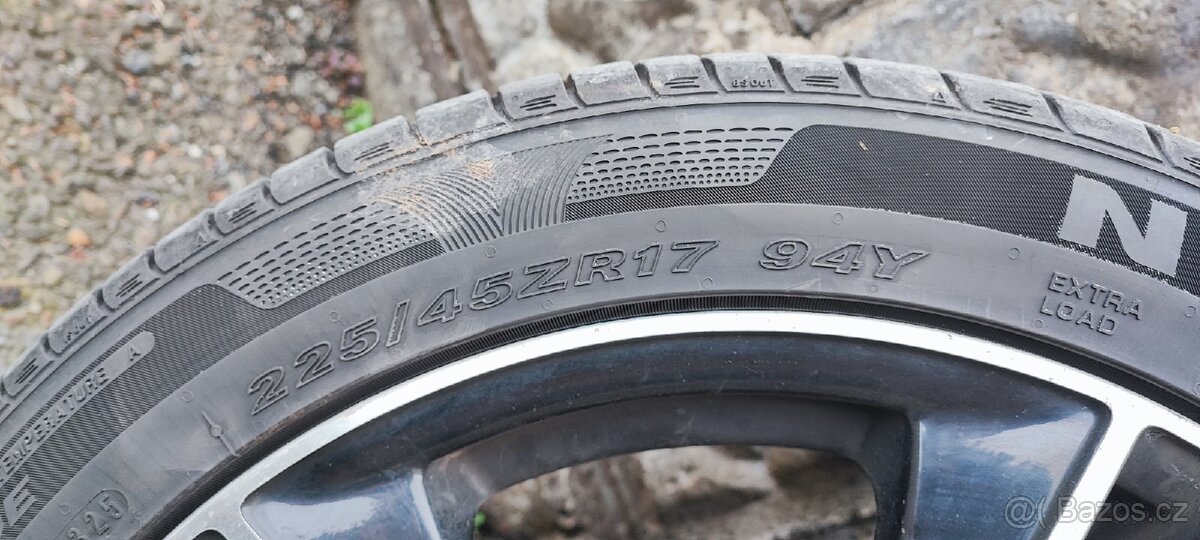 225/45 R17 - 2
