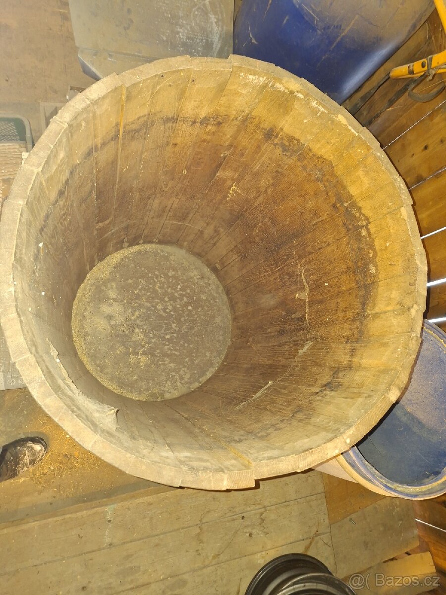 Masivní dřevěná káď / sud – cca 280 litrů - 2