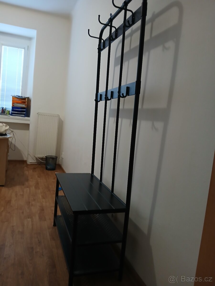 Kovový věšák a botník - 2