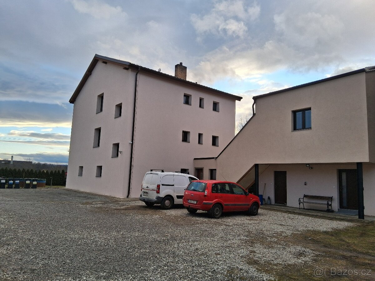 Prodej 2 Rodinných domu a stodoly v Haklových Dvorech - 2