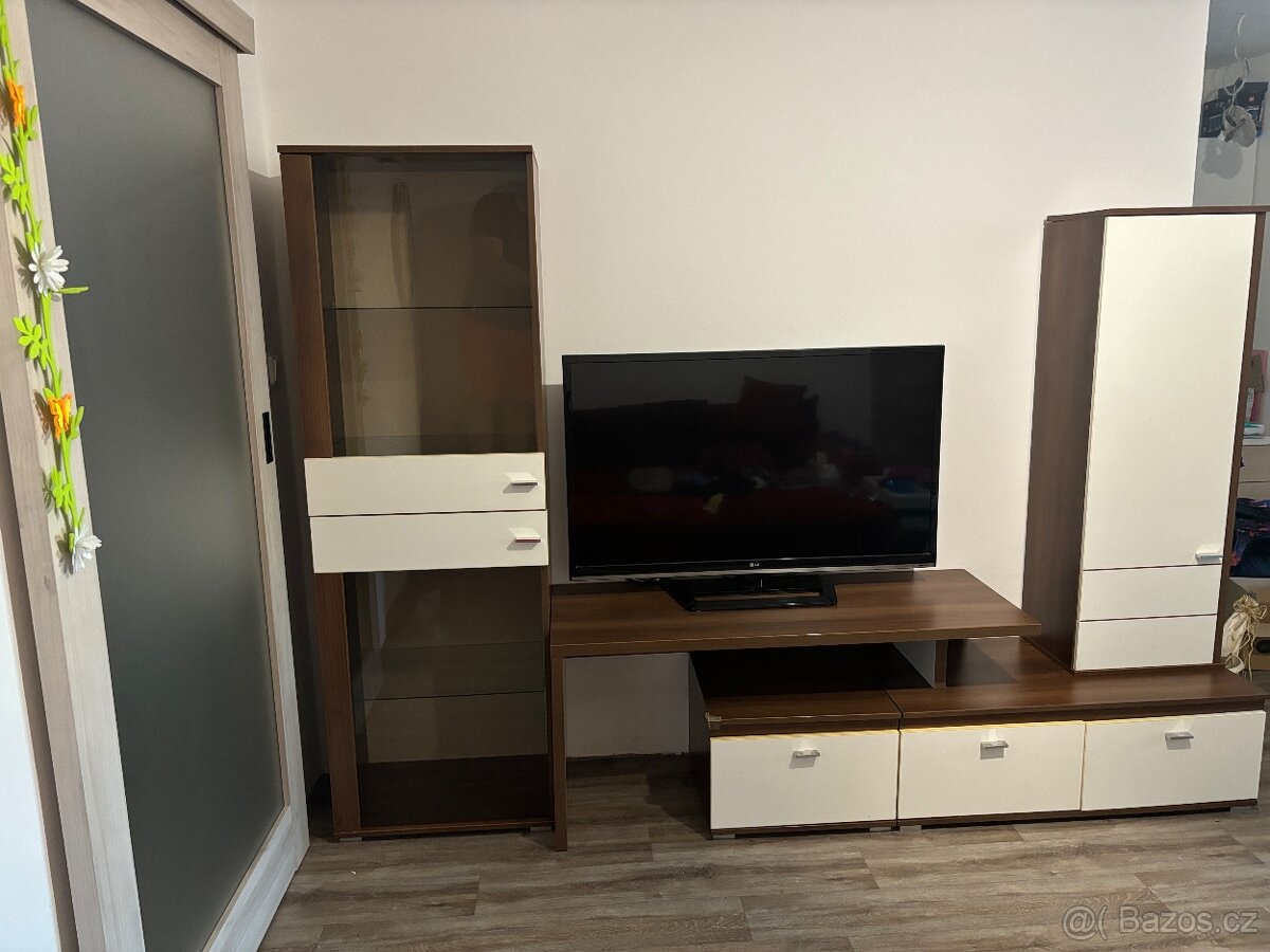 Prodám obývací stěnu s pracovním stolem - 2