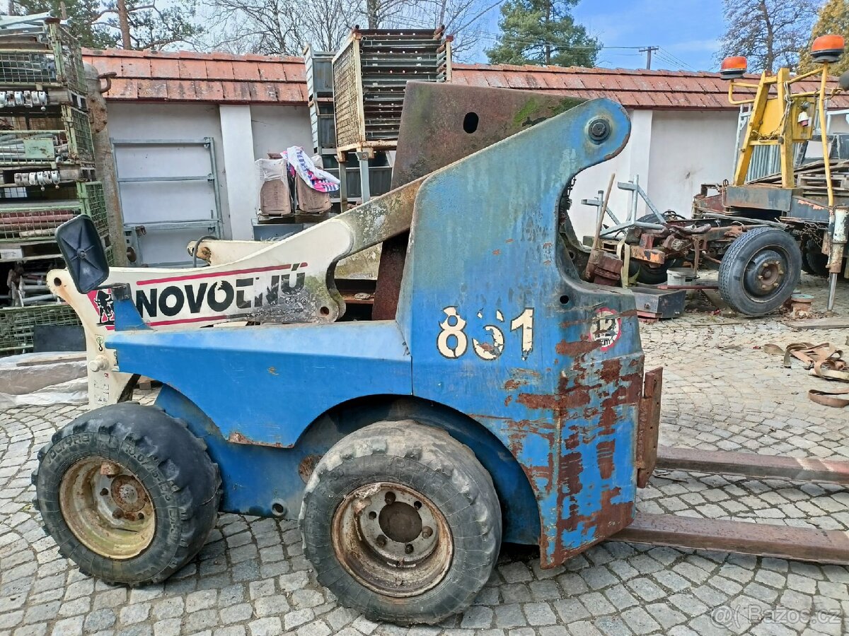 UNC, Novotný, smykový nakladač - 2