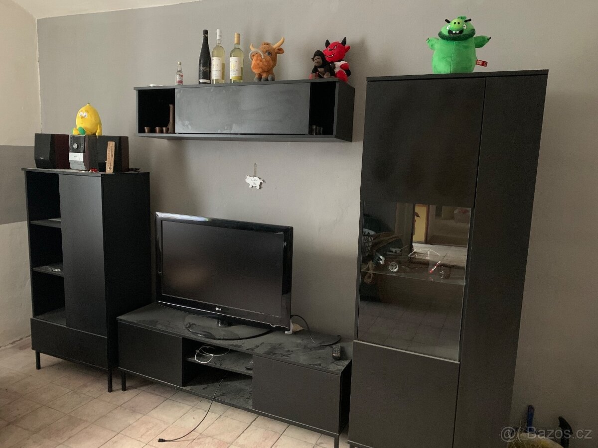 Zánovní obývací stěna - 2