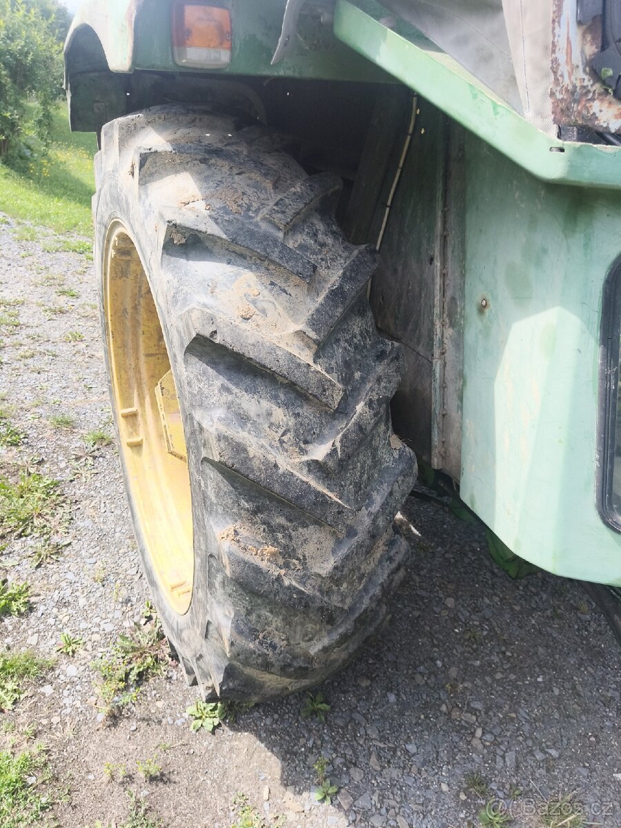 Traktor John Deere 2130 4×4 - 2
