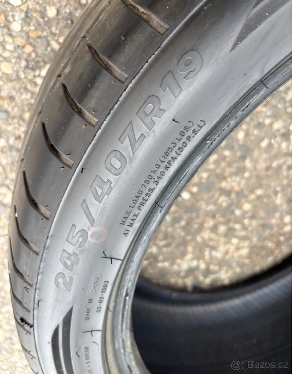 Letní pneu 245/40r19 - 2