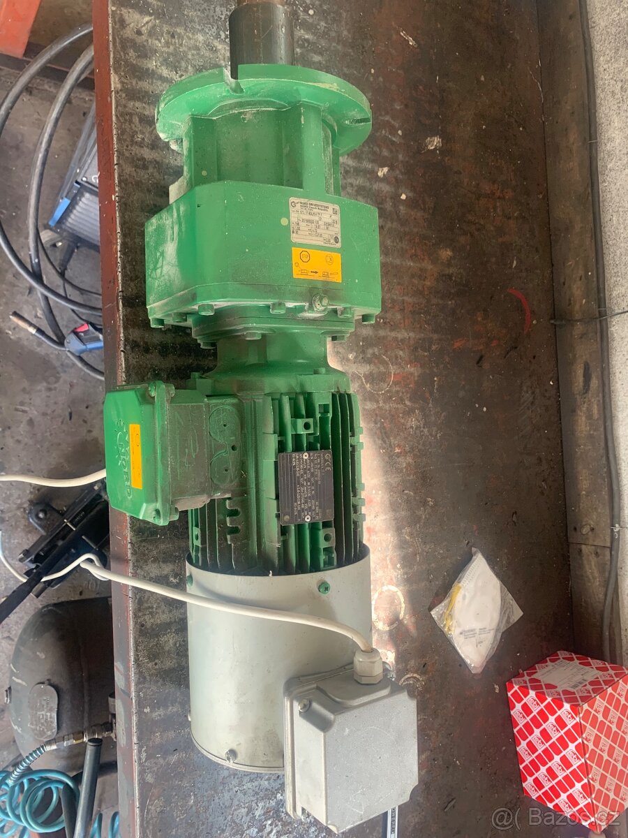 Elektromotor s chlazením a převodovkou - 2