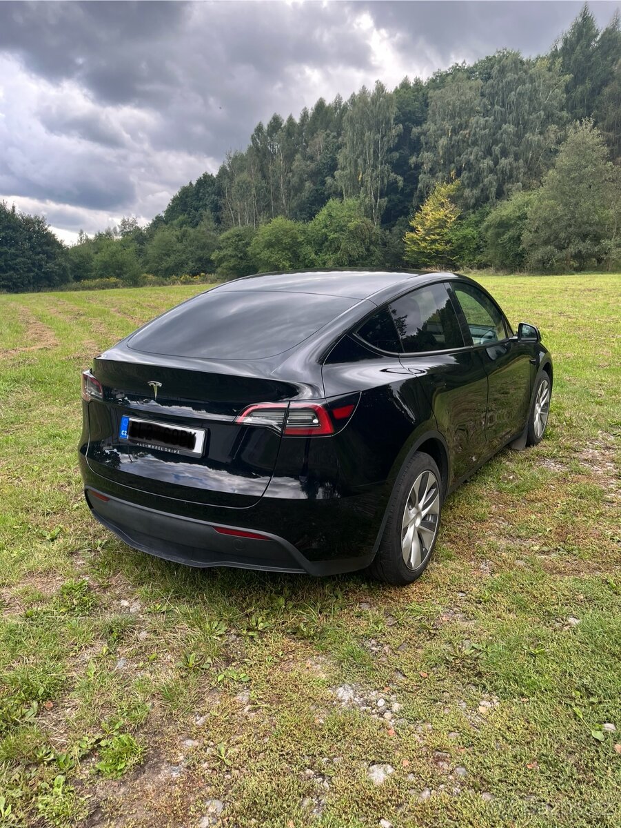 Tesla Model Y Standard Range • 05/2023 • 102000 km • 769 000 - 2