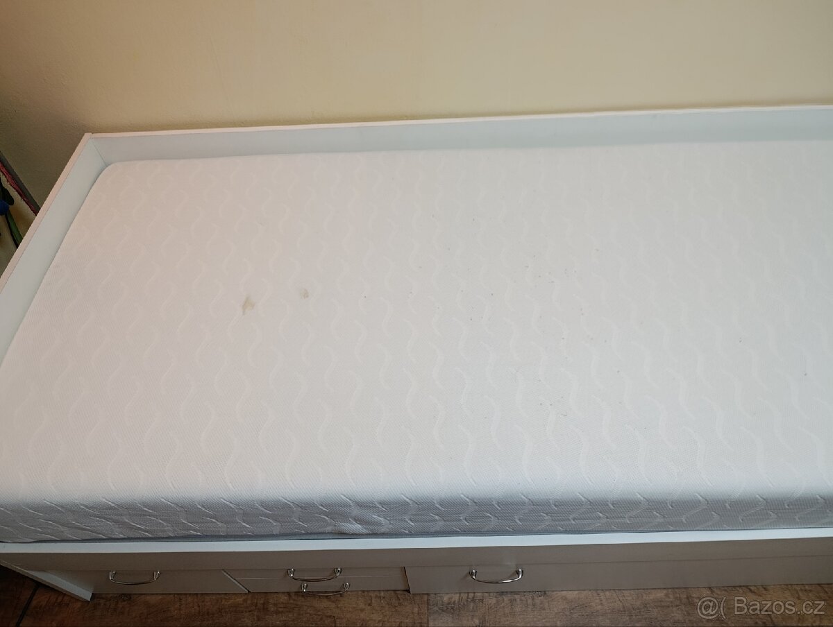 Prodám postel s matrací a šuplíky - 2