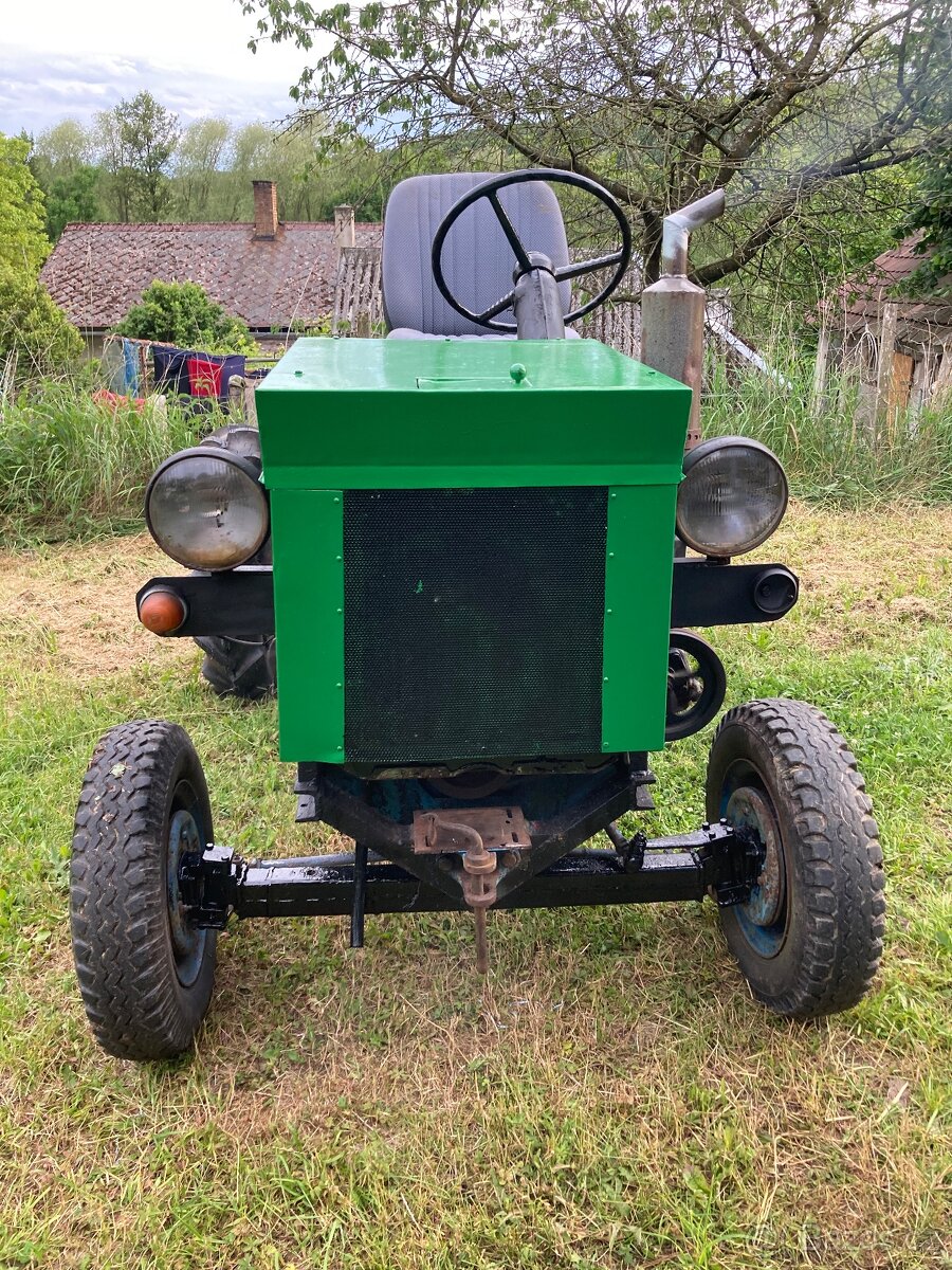 Malotraktor Perkins 2500D - 2