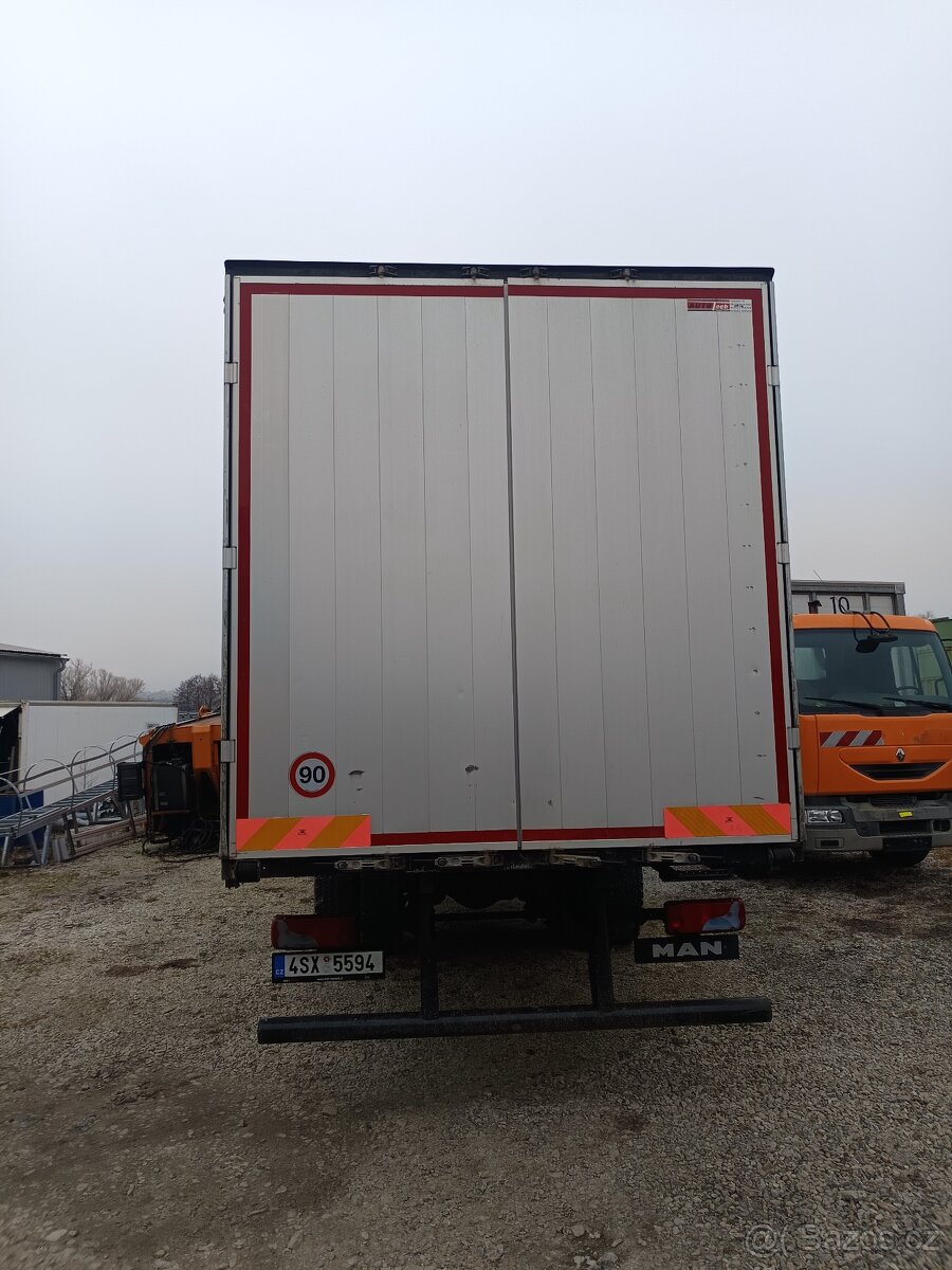 Bouda na nákladní automobil. - 2