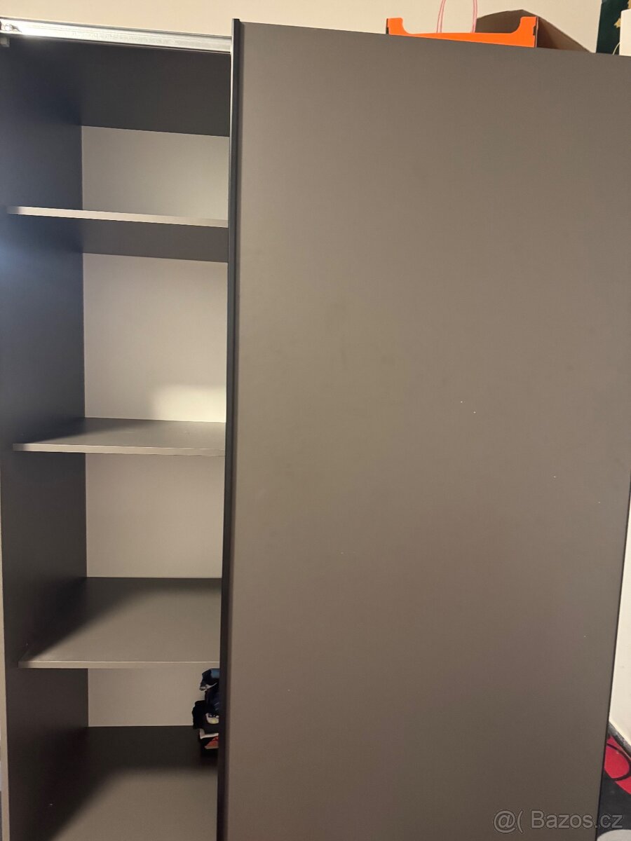 Šatní skříň - 2