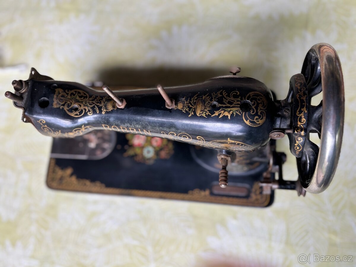 Bobbin šicí stroj - 2