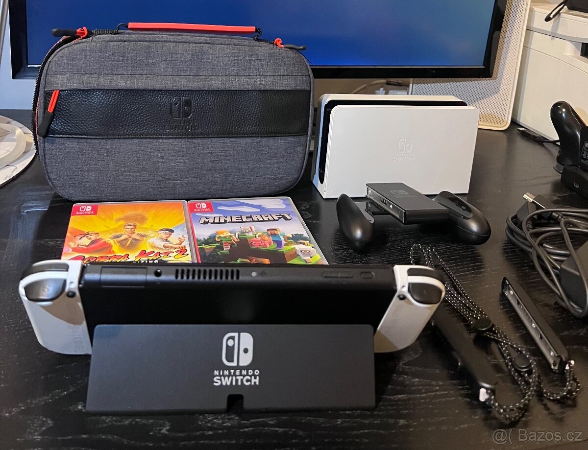 Nintendo Switch OLED + hry Minecraft a karate - 2