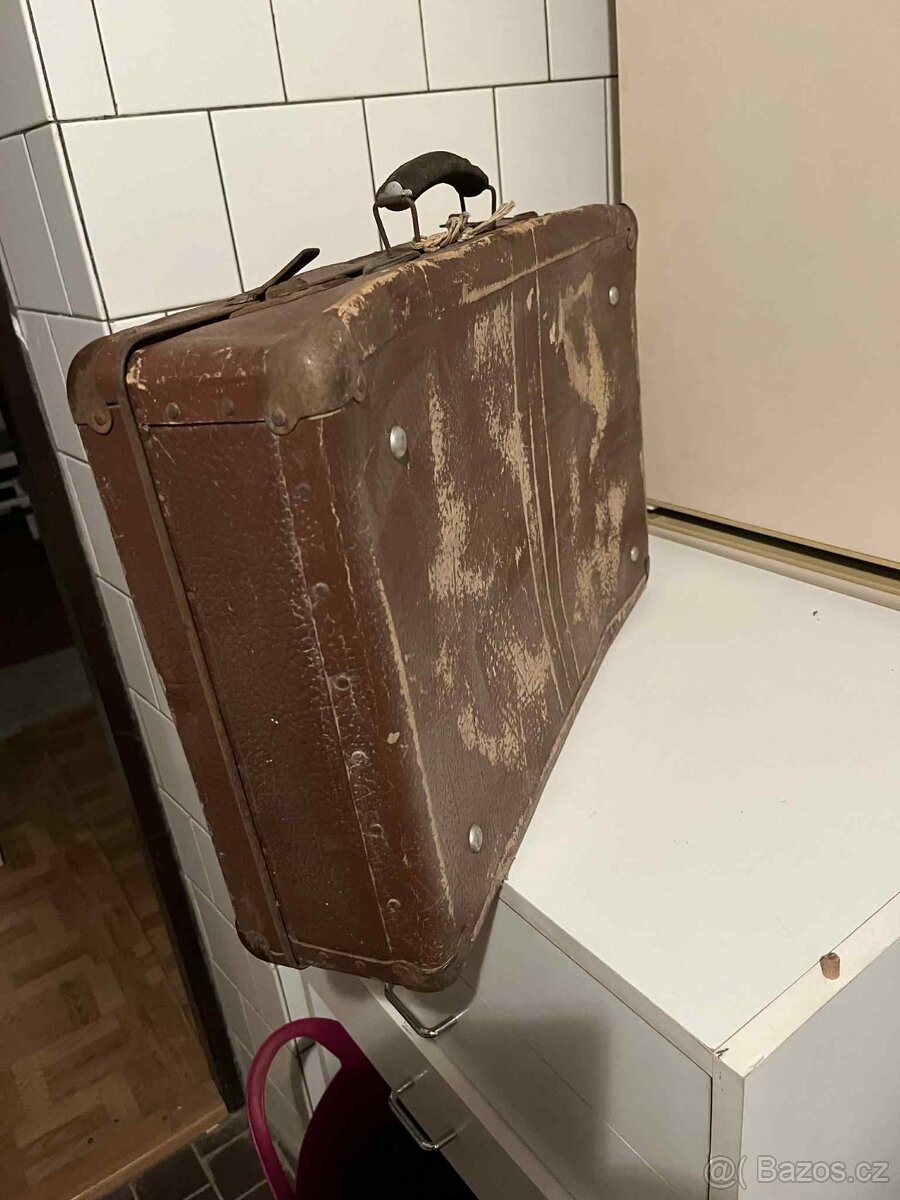 Starý papírový kufr - 2