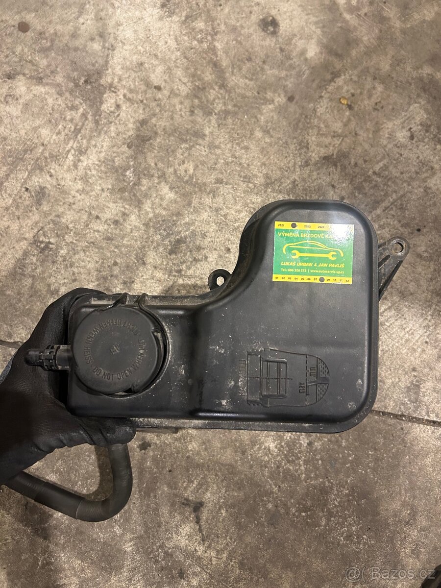 Bmw e60/e61 expanzní nádoba - 2