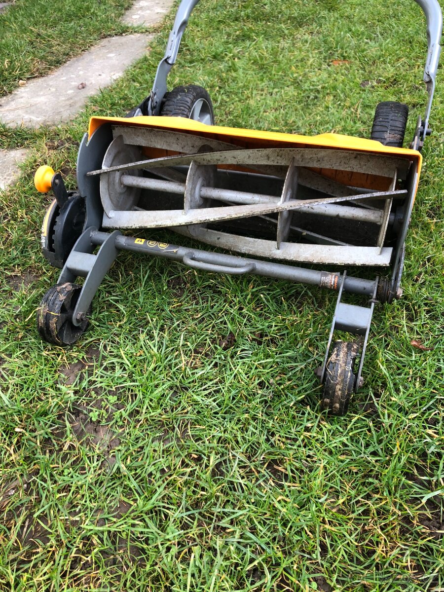 vřetenová sekačka Fiskars - 2