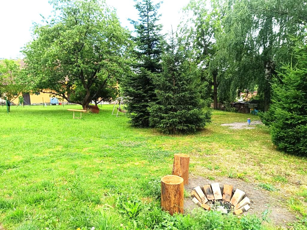 Krásná stavební parcela na prodej v klidném prostředí - 2