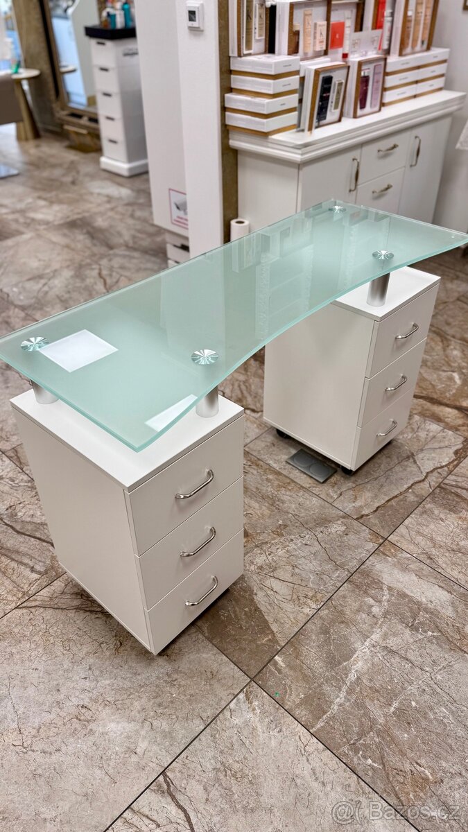 Manikérský stůl - 2