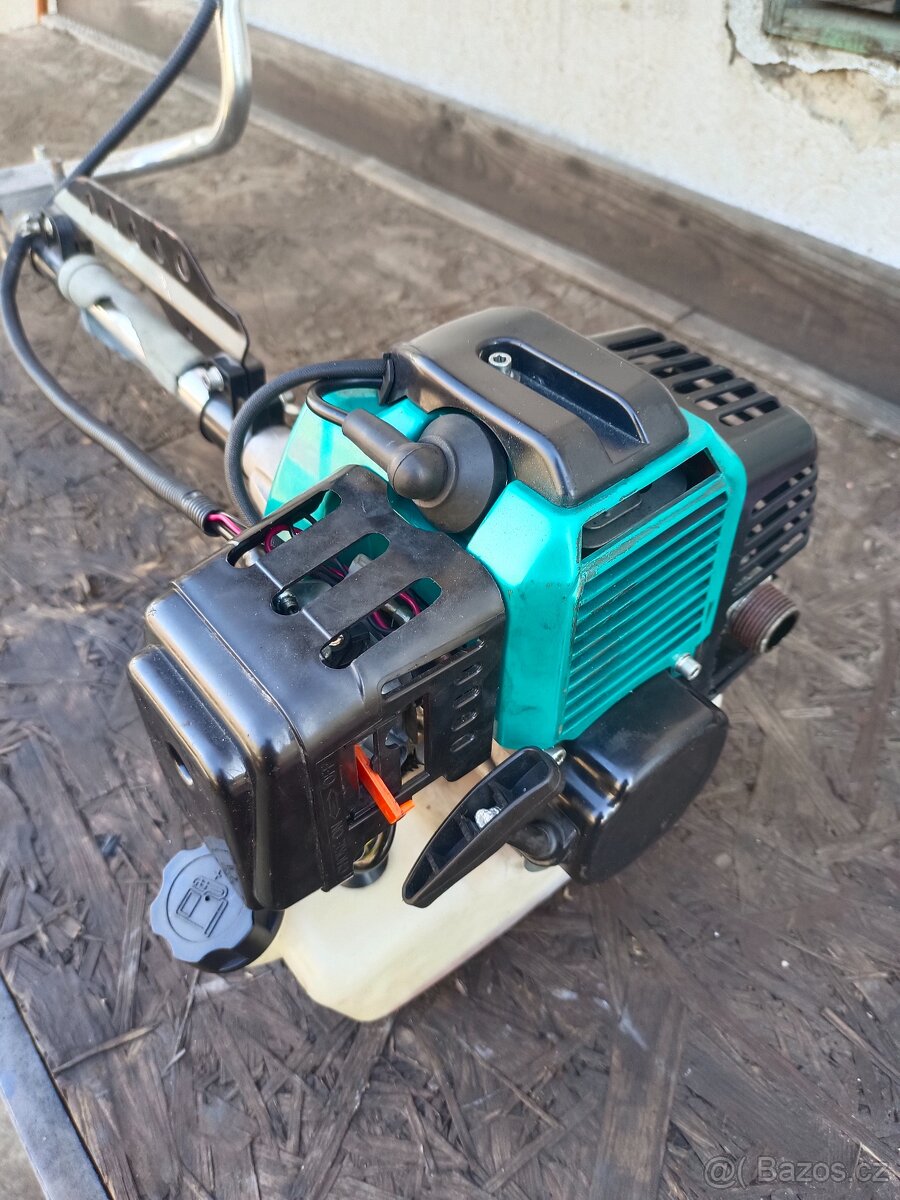 Benzínový křovinořez - 2
