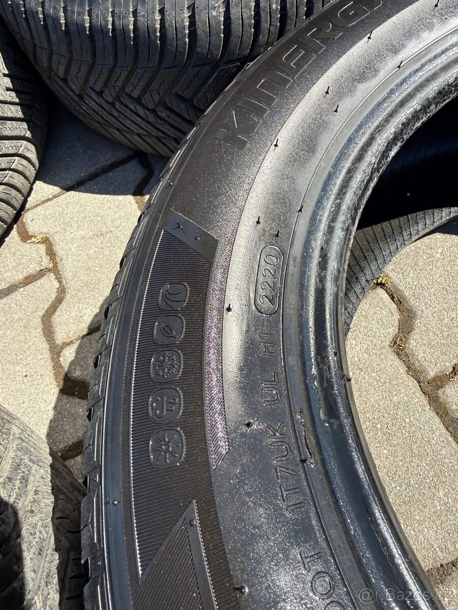 Celoroční pneu 205/60 r15 - 2