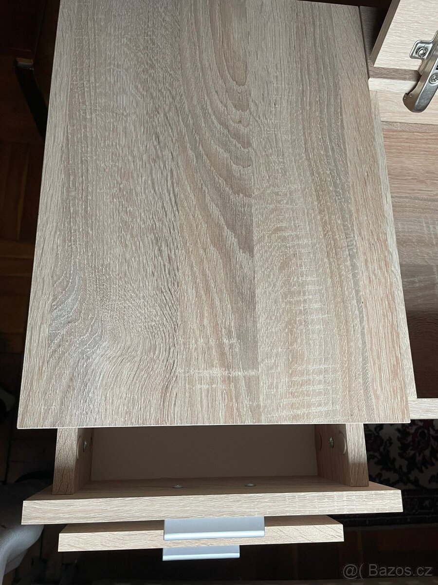 Kosmetický stolek - 2