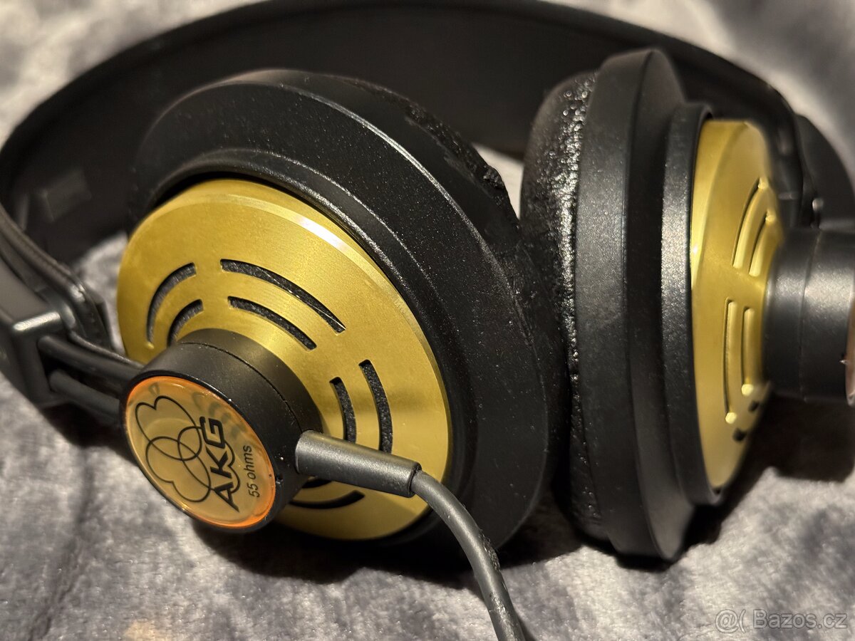AKG K121 Studio headphones - 2
